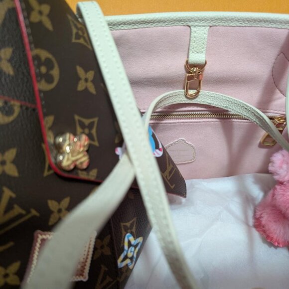 XL FASHION Tote in a Gorgeous and Stunning Cream Genuine Leather with POUCH! - Picture 9 of 14